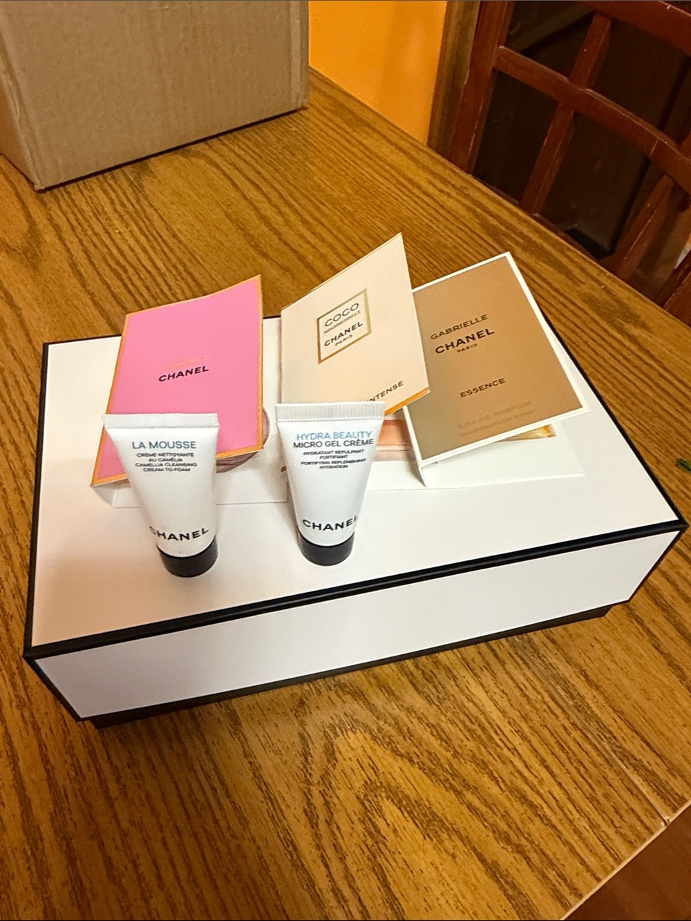 CHANEL Skincare Duo with Pink & Gold Samples